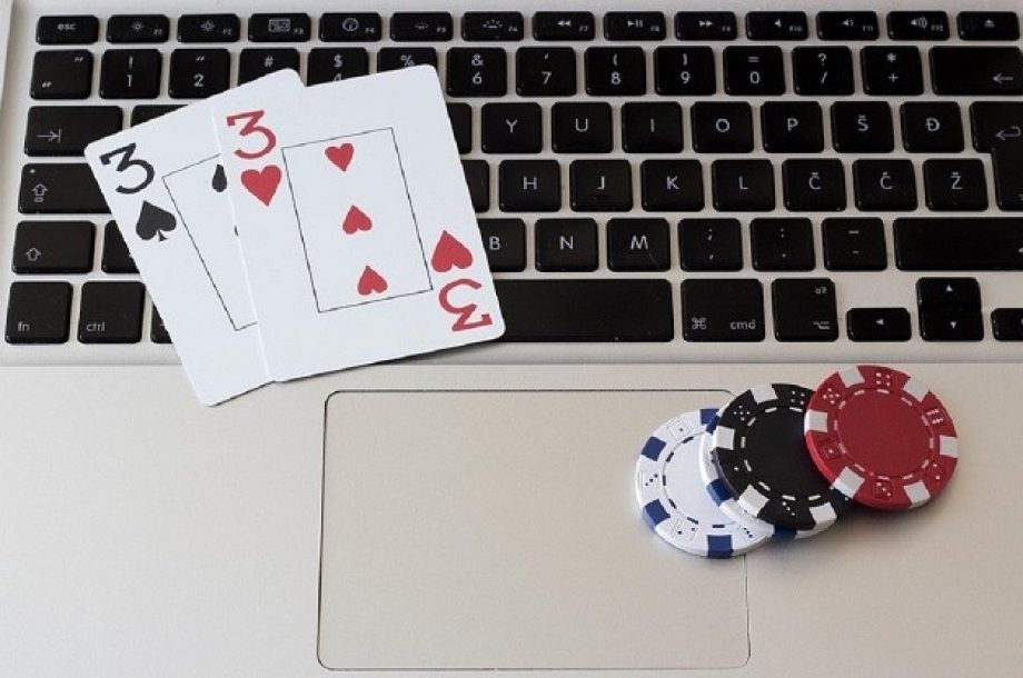 Top 10 Reasons to Play Online Poker